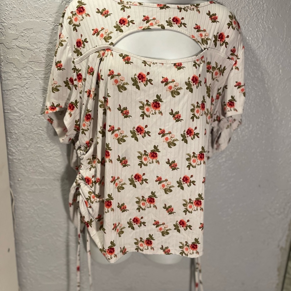 Cream Floral Open-Back Short Sleeve Blouse with Side Ties